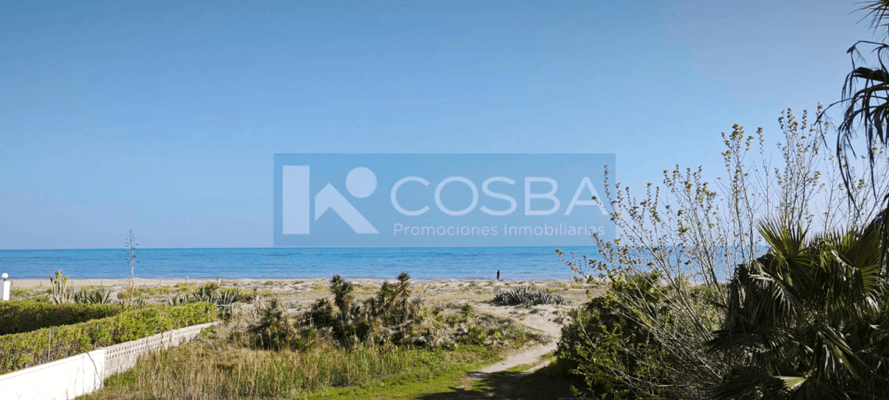 Oportunidad en primera línea con vistas frontales al mar junto a Dénia