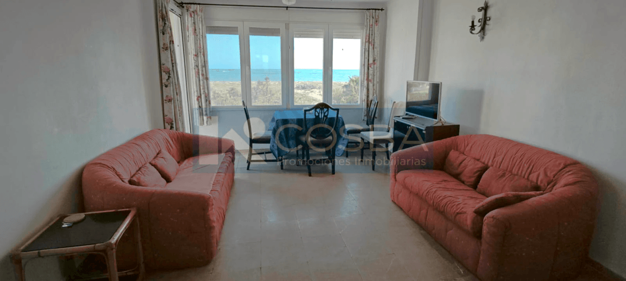 Oportunidad en primera línea con vistas frontales al mar junto a Dénia
