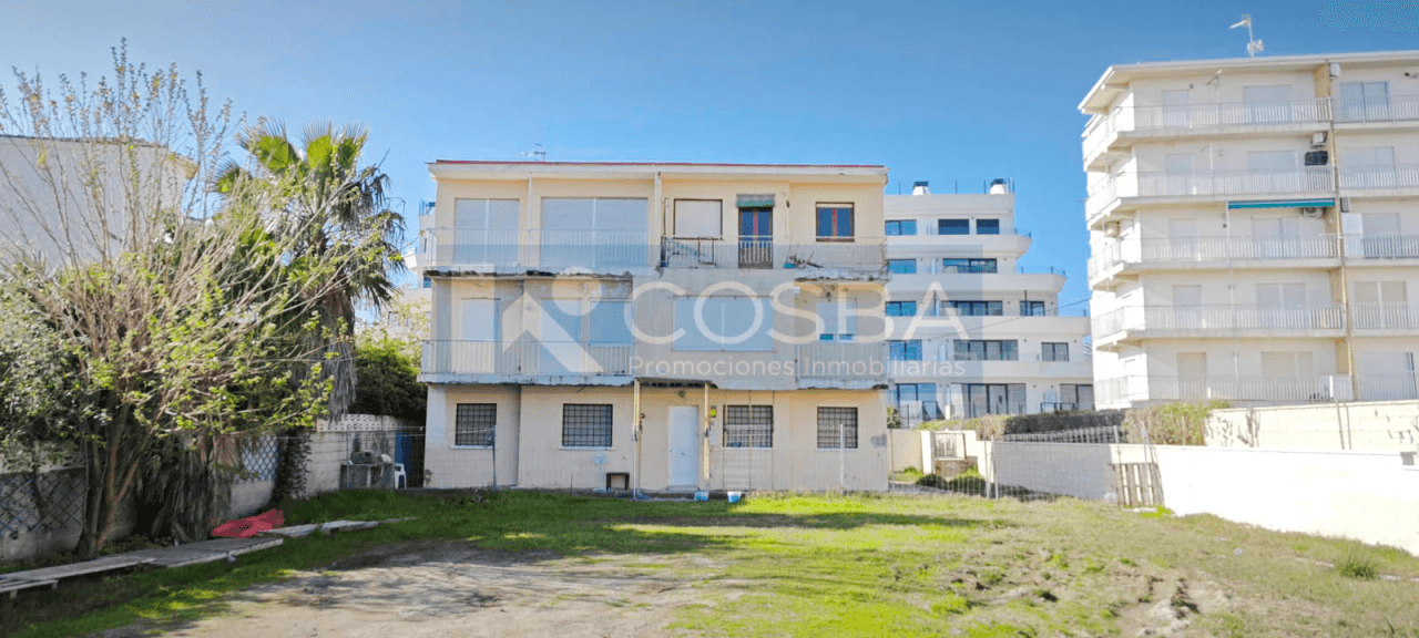 Oportunidad en primera línea con vistas frontales al mar junto a Dénia