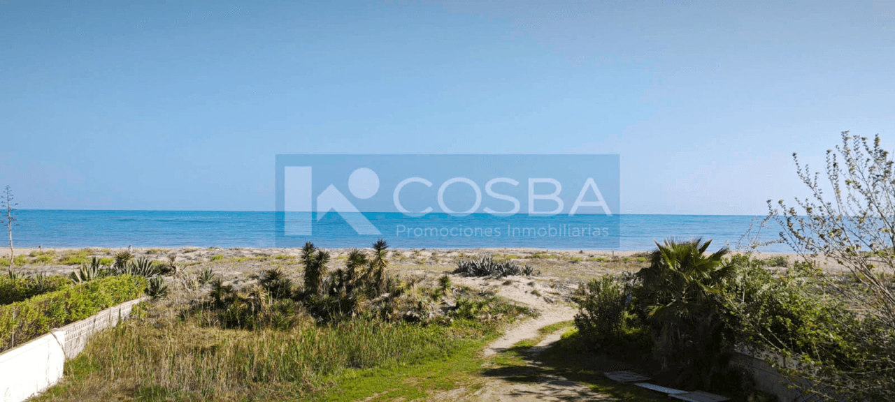 Oportunidad en primera línea con vistas frontales al mar junto a Dénia