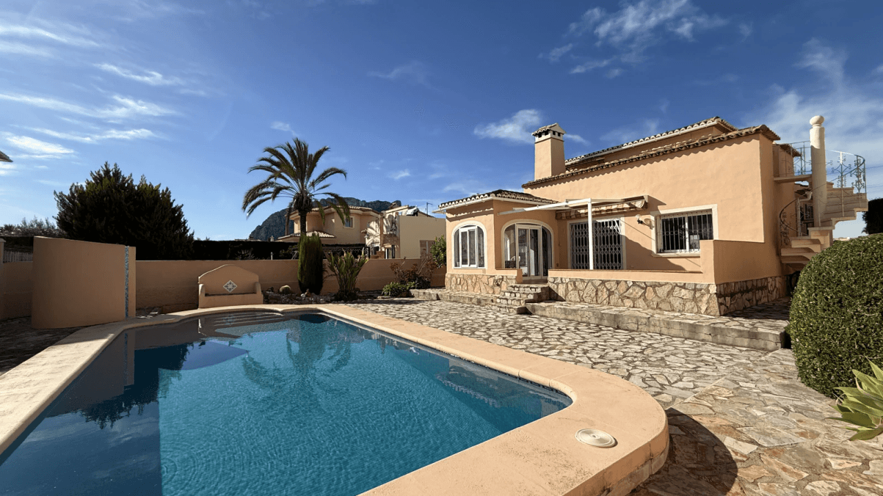 Villa soleada de 3 dormitorios en Els Poblets con piscina