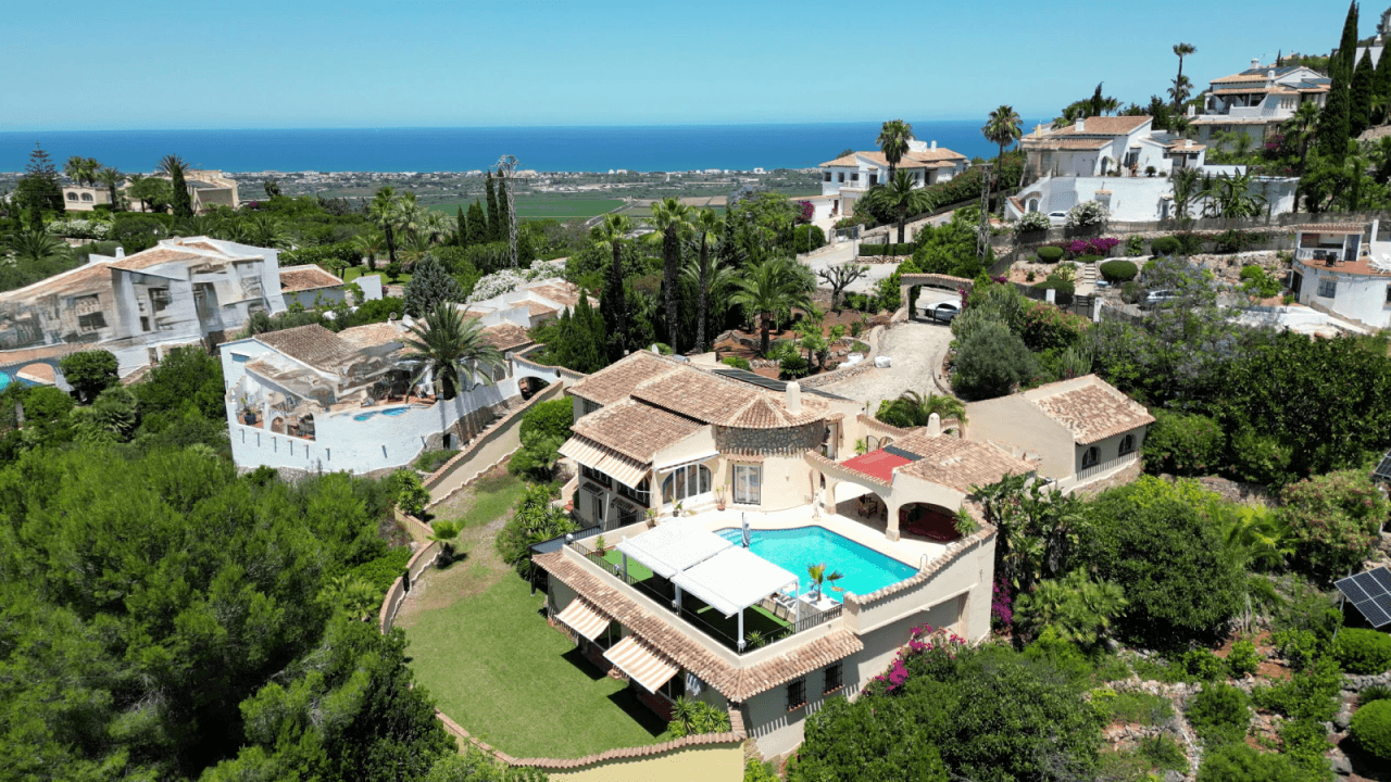 Exclusiva Villa con Piscina y Acabados de Alta Calidad en Monte Pego
