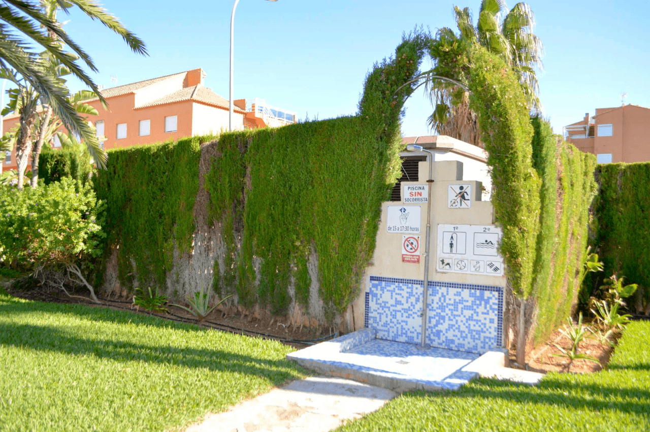 Apartamento 2 dormitorios con piscina al lado del mar, zona Las Brisas