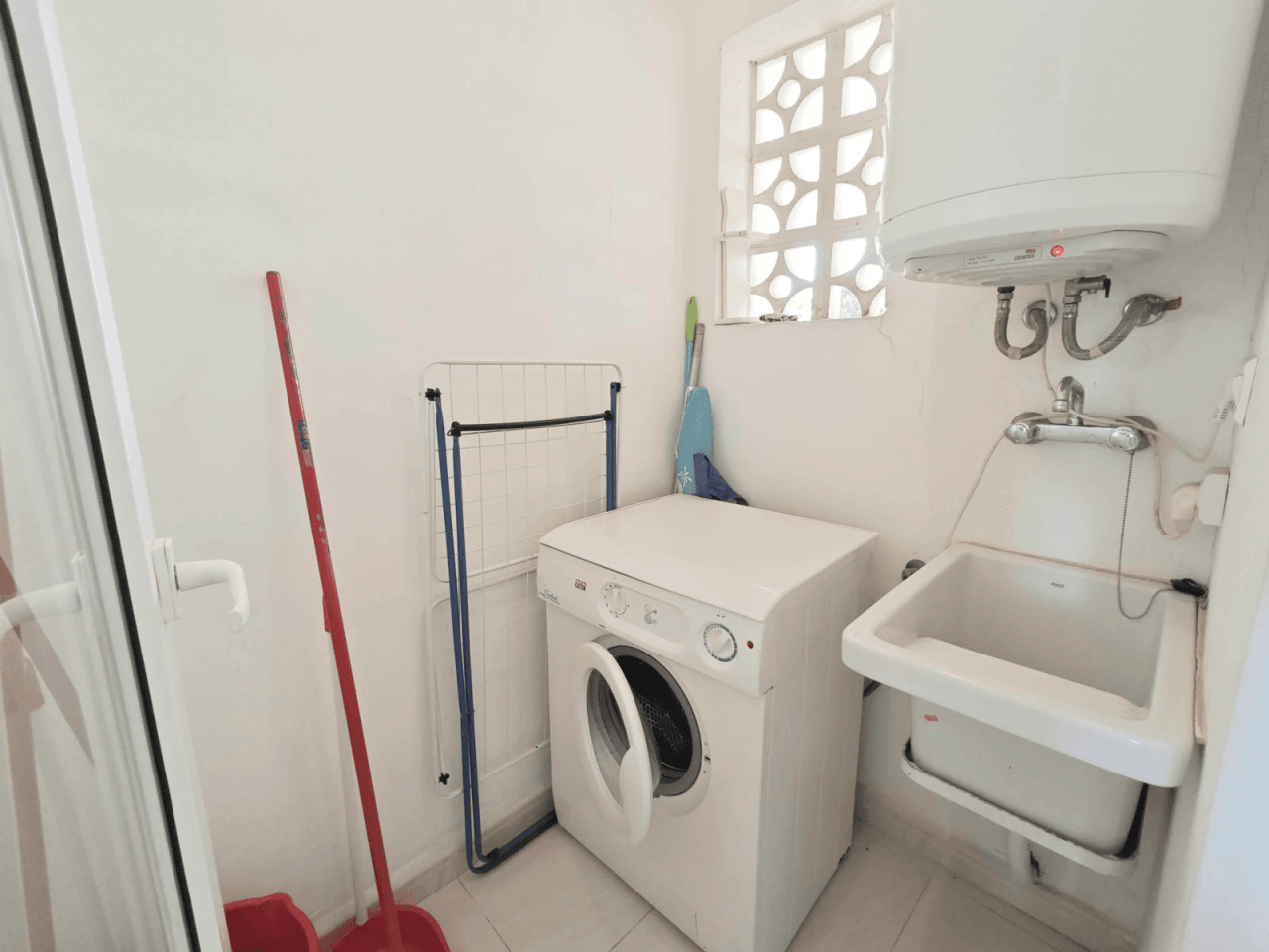 Apartamento 2 dormitorios con piscina al lado del mar, zona Las Brisas