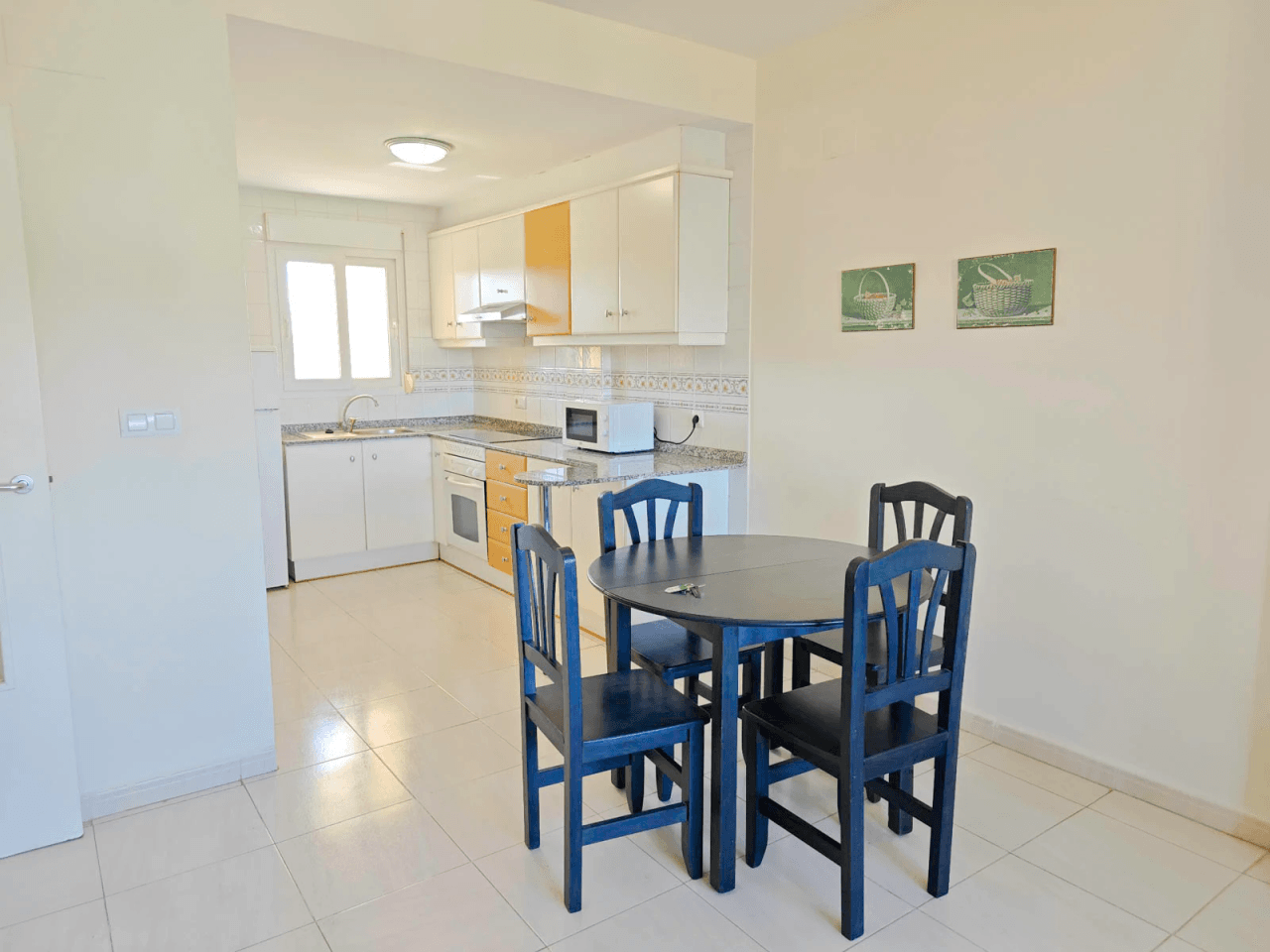 Apartamento 2 dormitorios con piscina al lado del mar, zona Las Brisas