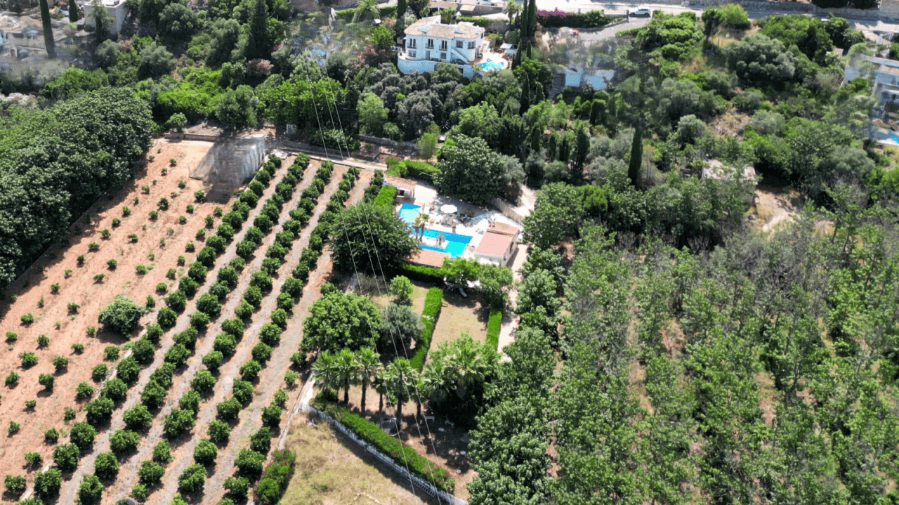 Exclusiva finca mediterránea en Monte Pego con casa de invitados, dos piscinas privadas y un extraordinario potencial