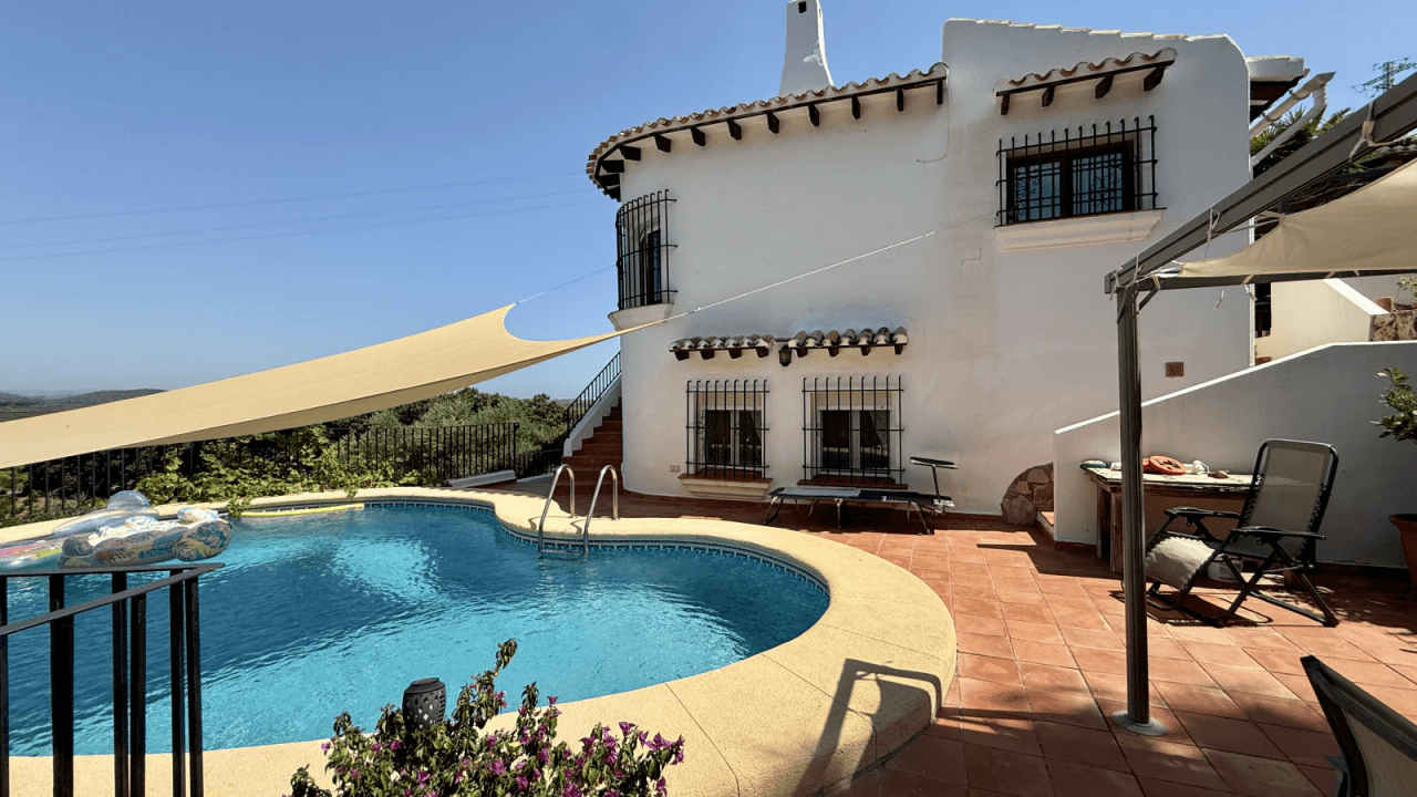 Exclusiva finca mediterránea en Monte Pego con casa de invitados, dos piscinas privadas y un extraordinario potencial