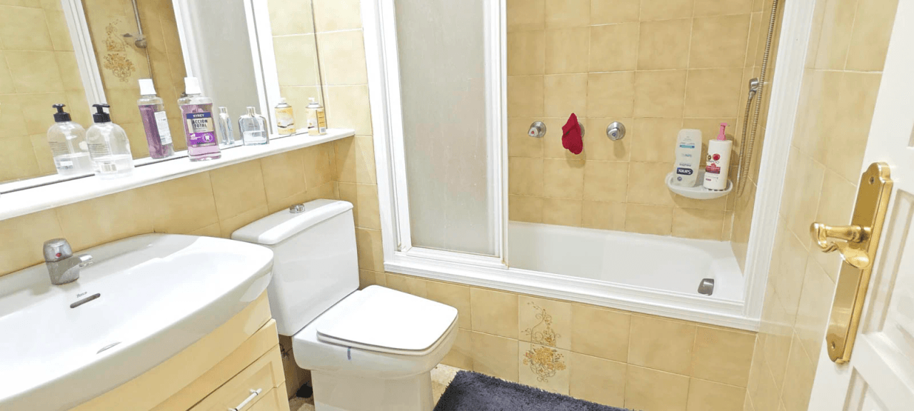 Bare ownership for sale in Dénia, 400 meters from the beach.
