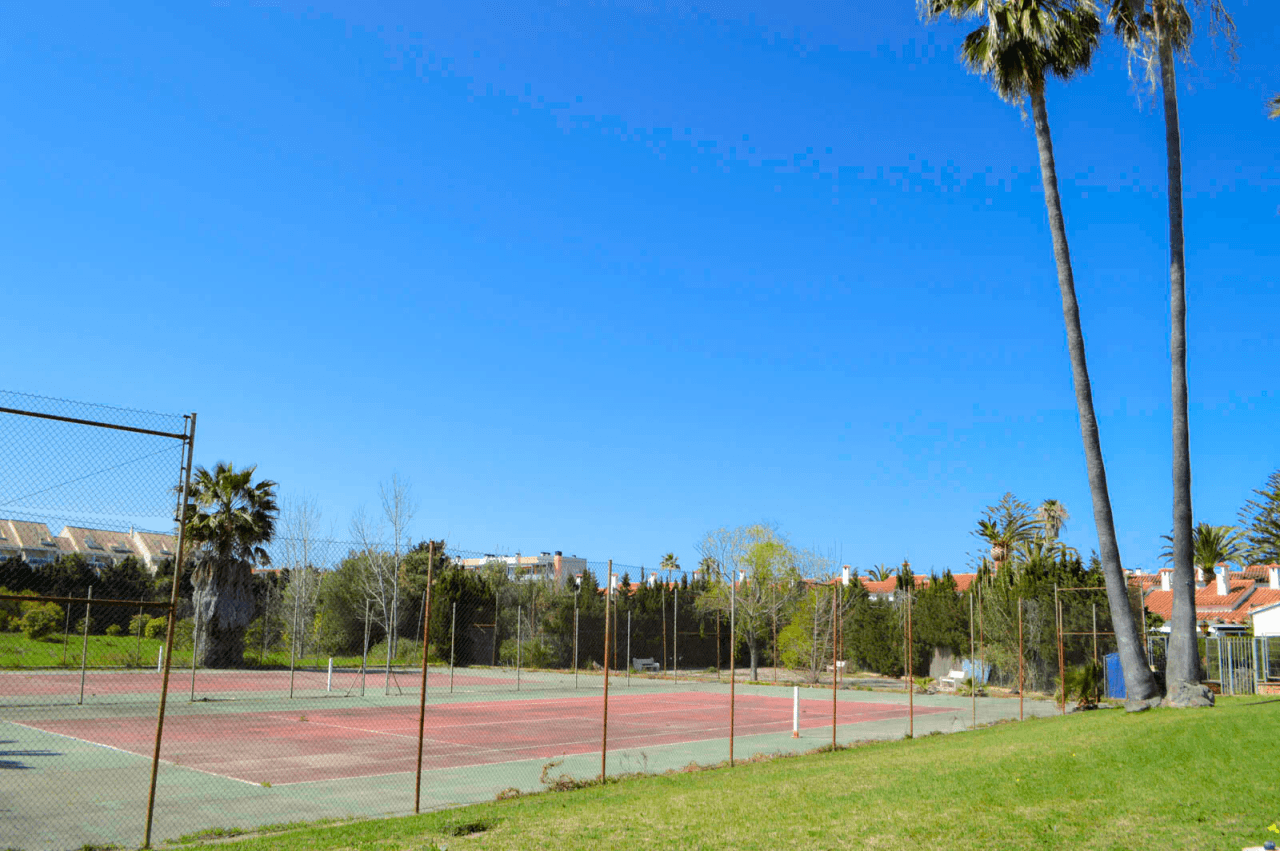 Bare ownership for sale in Dénia, 400 meters from the beach.