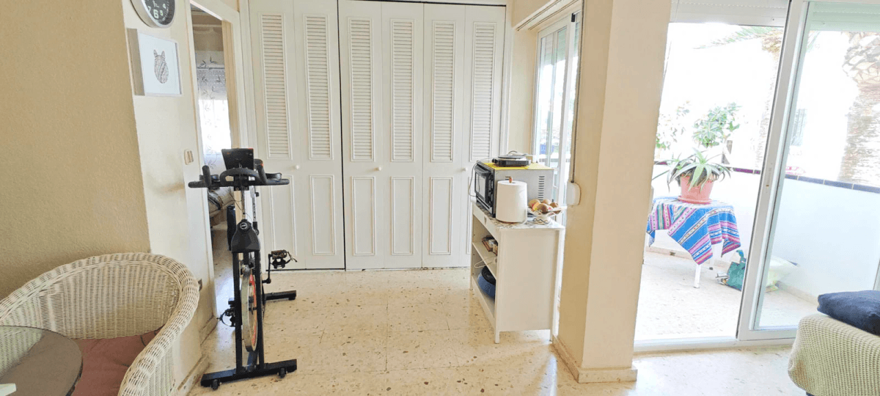Bare ownership for sale in Dénia, 400 meters from the beach.