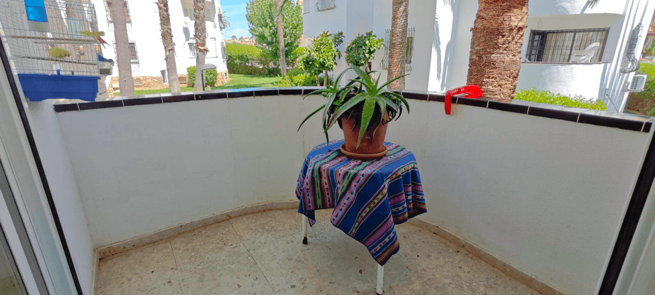 Bare ownership for sale in Dénia, 400 meters from the beach.