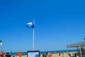 Dénia revalida sus siete Banderas Azules en 2026: un valor añadido para vivir o invertir junto al mar