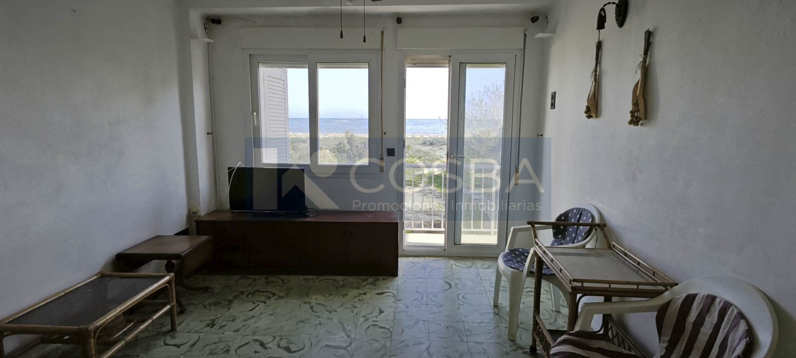 Oportunidad en primera línea con vistas frontales al mar junto a Dénia