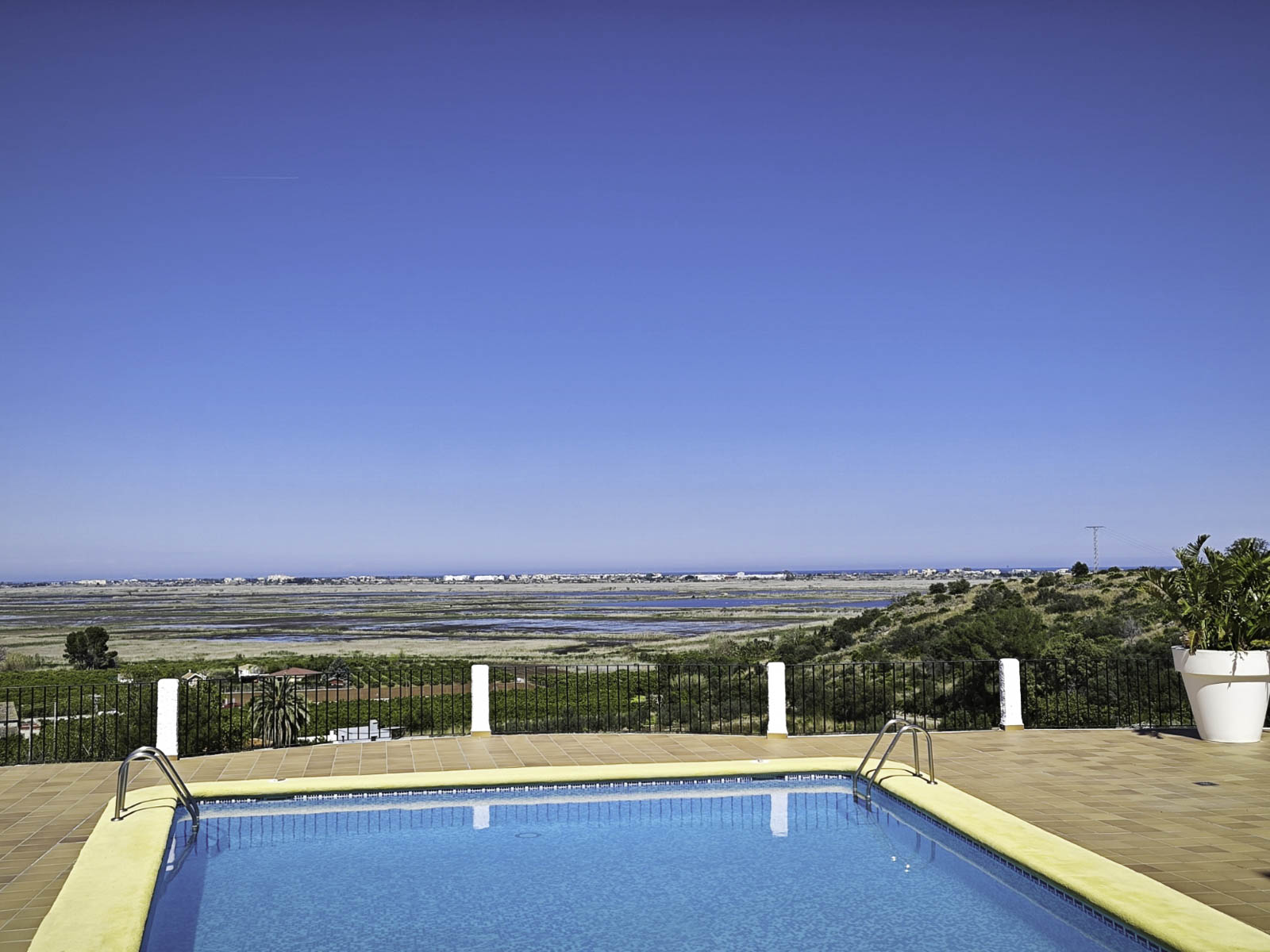 Adosado dúplex con vistas al mar y en perfecto estado en Monte Pego