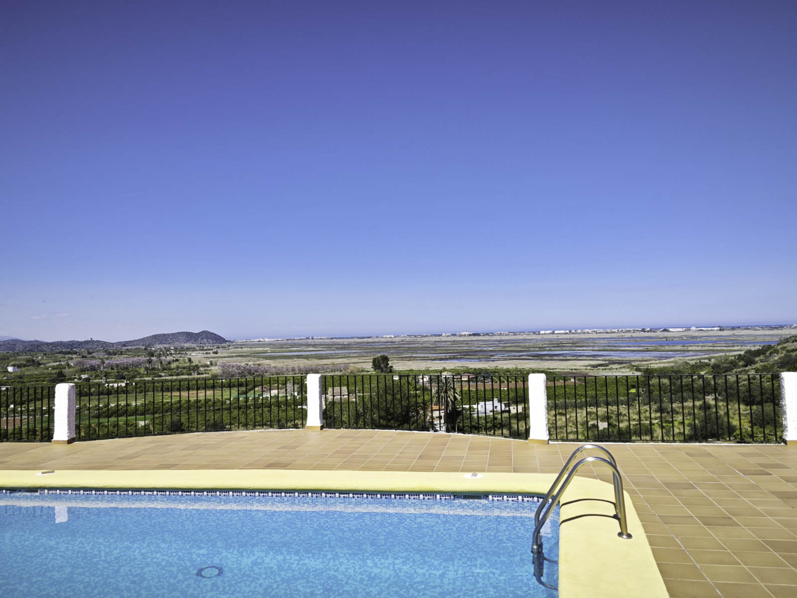 Adosado dúplex con vistas al mar y en perfecto estado en Monte Pego