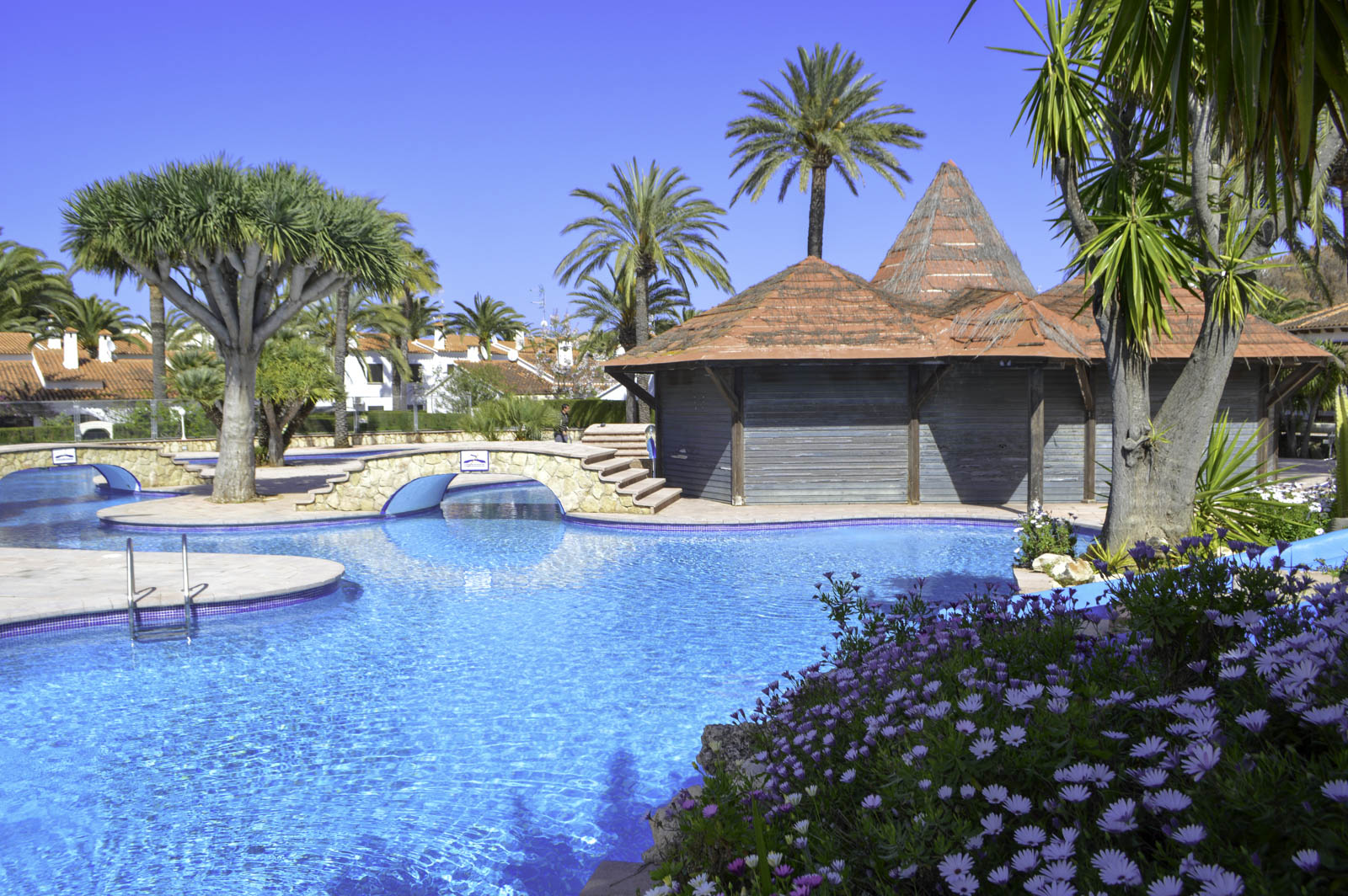 Three-bedroom townhouse, 52 m² terrace, and south-facing in Las Marinas.
