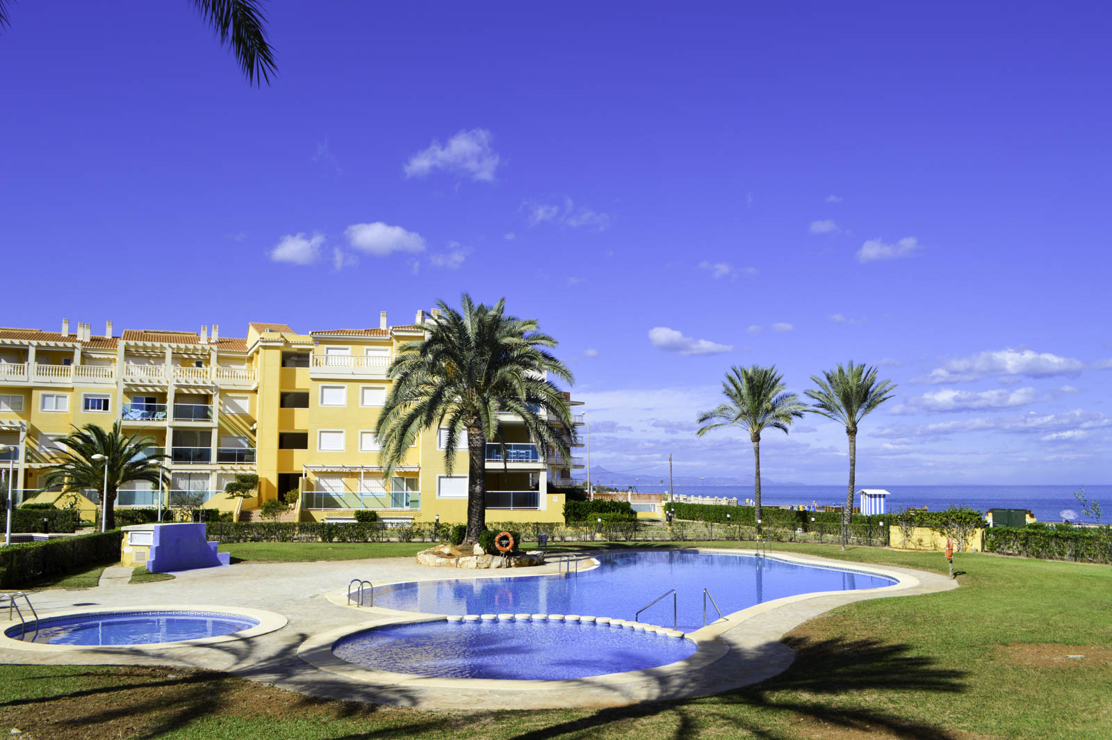 3 bedroom penthouse on one floor and with sea views for sale in Dénia
