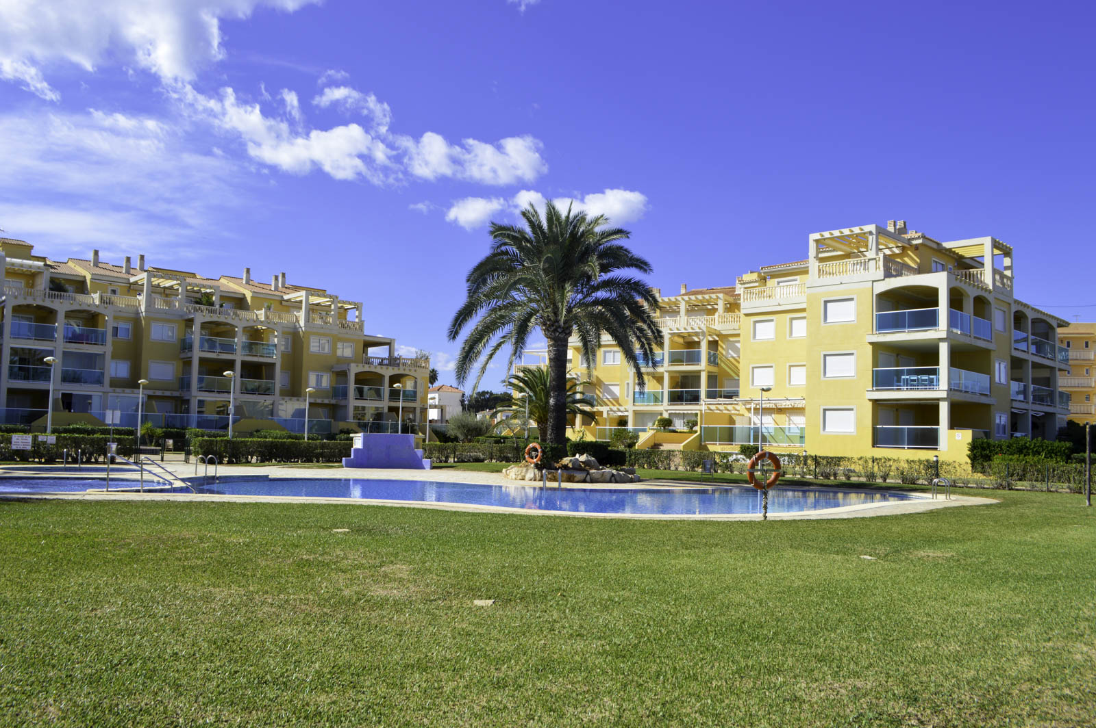 3 bedroom penthouse on one floor and with sea views for sale in Dénia