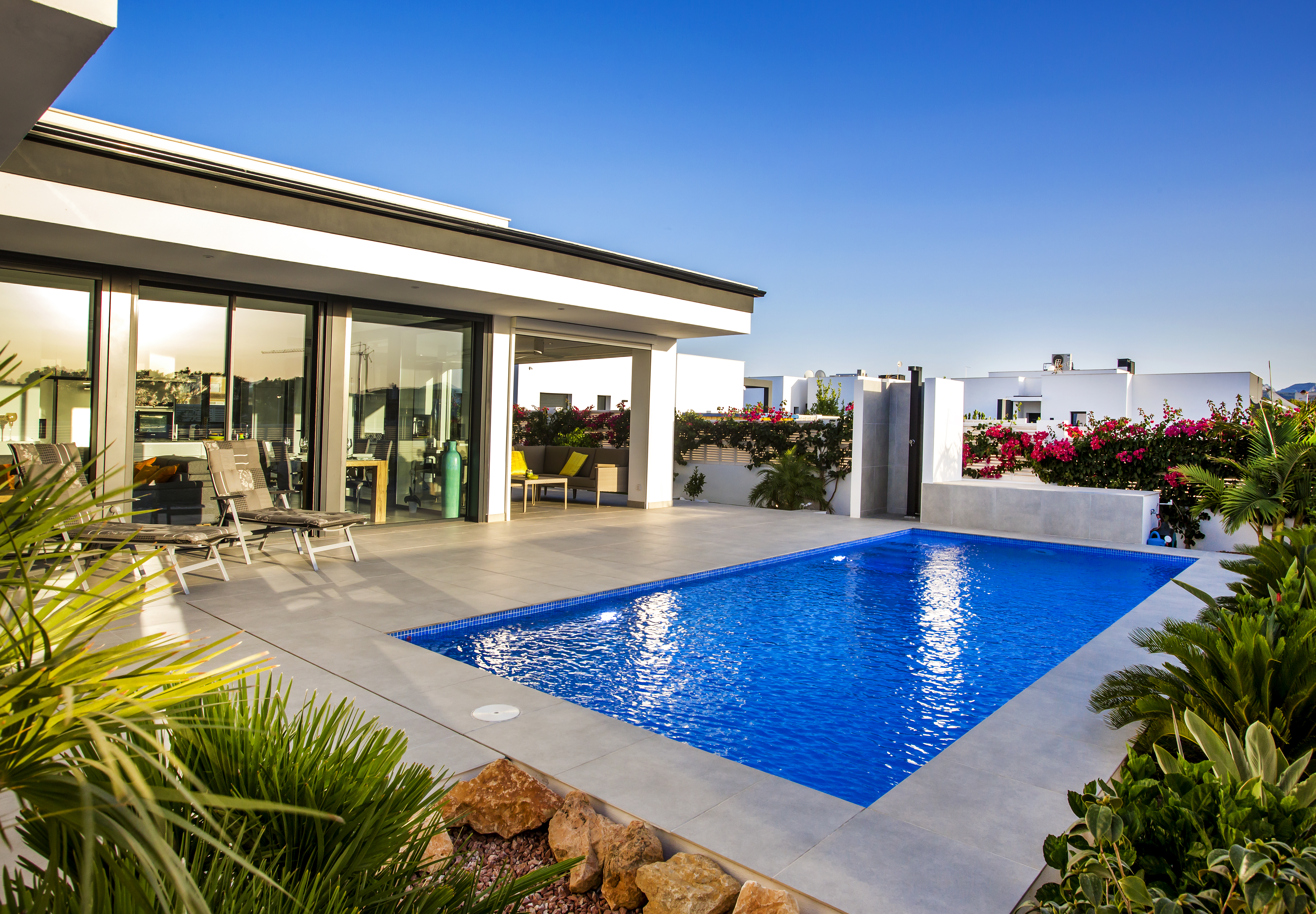 Obra nueva en venta 3 dormitorios diseño moderno con piscina