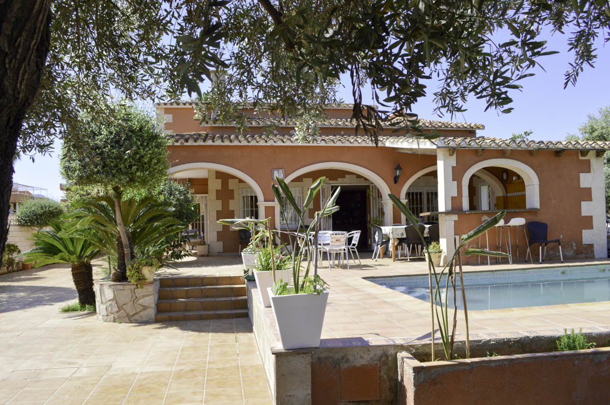 Detached villa in Las Marinas, Las Brisas area, 200 m. from sandy beach